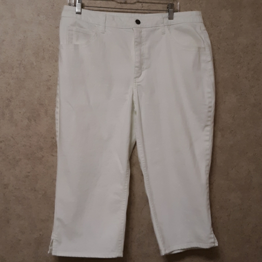 Riders by Lee womans capris.